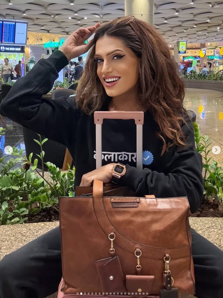 Rani Kohenur aka Sushant Divgikr featuring Wide Monika in Sangria